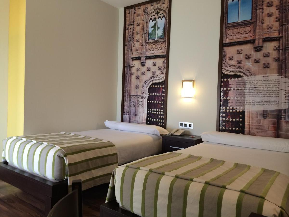 Hostal Aznaitin Baeza Esterno foto